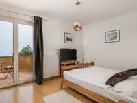 Недвижимость Семейный дом 270 м², Запад: 32
