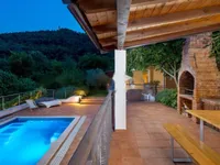 Недвижимость Семейный дом 270 м², Запад: 37