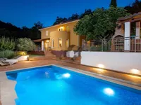 Недвижимость Семейный дом 270 м², Запад: 38