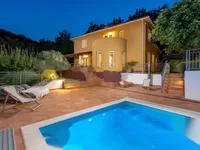 Недвижимость Семейный дом 270 м², Запад: 39