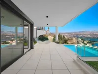 Недвижимость Четырехкомнатная квартира Центр: 8