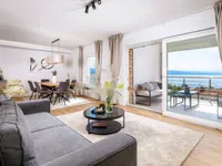 Недвижимость Трехкомнатная квартира в центре: 2