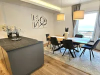 Недвижимость Трехкомнатная квартира в центре: 3