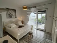 Недвижимость Двухкомнатная квартира в центре: 3