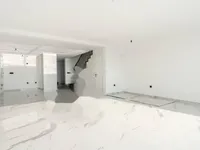 Недвижимость Четырехкомнатная квартира Центр: 3