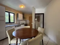 Недвижимость Трехкомнатная квартира, центр.: 3