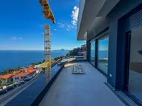 Недвижимость Четырехкомнатная квартира в центре: 1