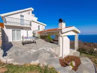 Недвижимость Семейный дом 180 м² Опация: 8