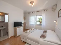 Недвижимость Четырехкомнатная квартира Центр: 8