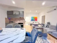 Недвижимость Трехкомнатная квартира, Центр: 2