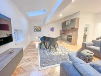 Недвижимость Трехкомнатная квартира, Центр: 4