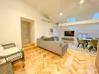 Недвижимость Трехкомнатная квартира, Центр: 7