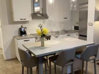 Недвижимость Двухкомнатная квартира в центре: 1