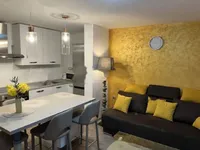 Недвижимость Двухкомнатная квартира в центре: 4