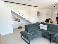 Недвижимость Семейный дом 328 м², Запад: 6