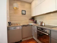 Недвижимость Трехкомнатная квартира, центр: 6