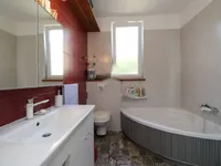 Недвижимость Трехкомнатная квартира, центр: 7