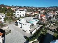 Недвижимость Семейный дом 241 м², Центр: 18