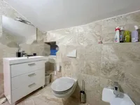 Недвижимость Трехкомнатная квартира, Центр: 4