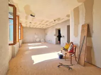 Недвижимость Трехкомнатная квартира в центре: 3