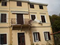 Недвижимость Трехкомнатная квартира, центр: 5