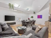 Недвижимость Трехкомнатная квартира в центре: 3