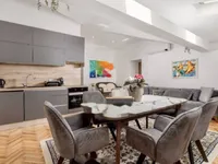 Недвижимость Трехкомнатная квартира в центре: 4