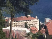 Недвижимость Трехкомнатная квартира в центре: 8