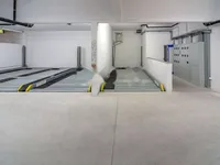 Недвижимость Трехкомнатная квартира в центре: 21