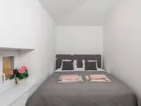 Недвижимость Трехкомнатная квартира, центр: 8