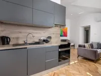 Недвижимость Трехкомнатная квартира, центр: 13