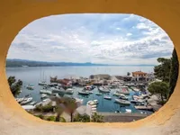 Недвижимость Трехкомнатная квартира, центр: 20