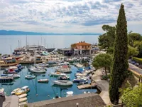 Недвижимость Трехкомнатная квартира, центр: 25