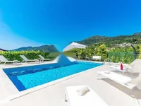 Недвижимость Семейный дом 275 м² Центр, Опатия: 9