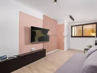 Недвижимость Трёхкомнатная квартира в центре: 1