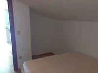 Недвижимость Двухкомнатная квартира в центре: 8