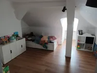 Недвижимость Трехкомнатная квартира в центре: 9