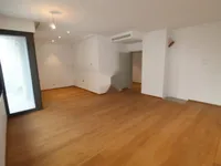 Недвижимость Двухкомнатная квартира, центр: 3