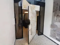 Недвижимость Двухкомнатная квартира в центре: 3