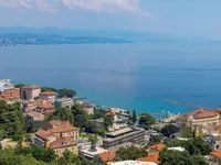 Недвижимость Трехкомнатная квартира в центре: 10