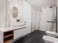 Недвижимость Трехкомнатная квартира в центре: 22