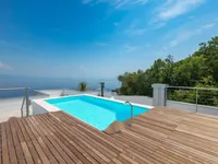 Недвижимость Трехкомнатная квартира в центре: 24