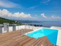 Недвижимость Трехкомнатная квартира в центре: 25