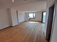 Недвижимость Трехкомнатная квартира в центре: 1