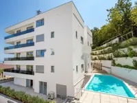 Недвижимость Двухкомнатная квартира в центре: 3