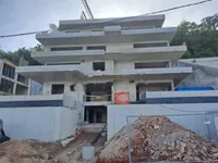 Недвижимость Трехкомнатная квартира в центре: 6