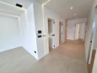 Недвижимость Трёхкомнатная квартира в центре: 12