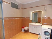 Недвижимость Трехкомнатная квартира, центр: 8