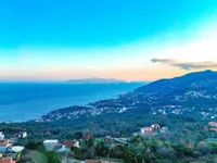 Недвижимость Семейный дом 296 м², Запад: 1