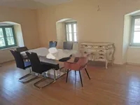 Недвижимость Трехкомнатная квартира в центре: 2